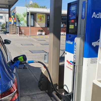 Diesel vehicle refilling DEF for its selective catalytic reduction system
